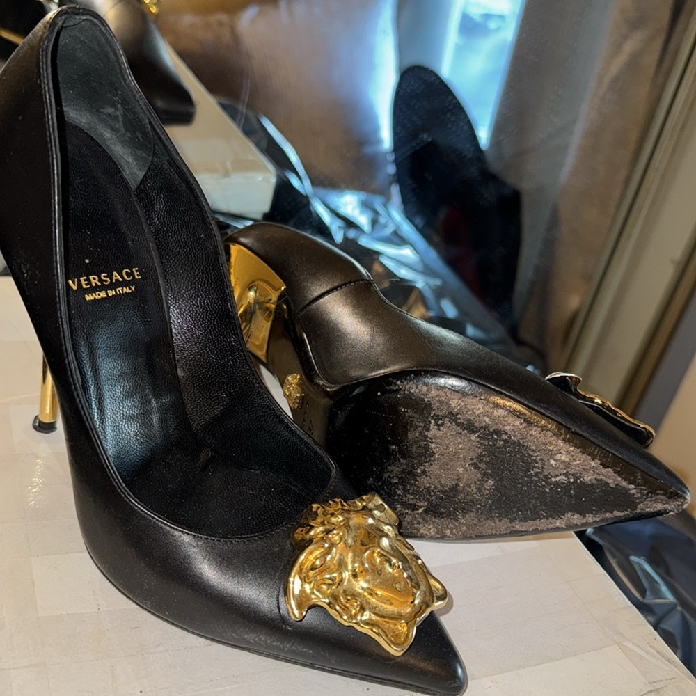 Versace - Picture 3 of 6